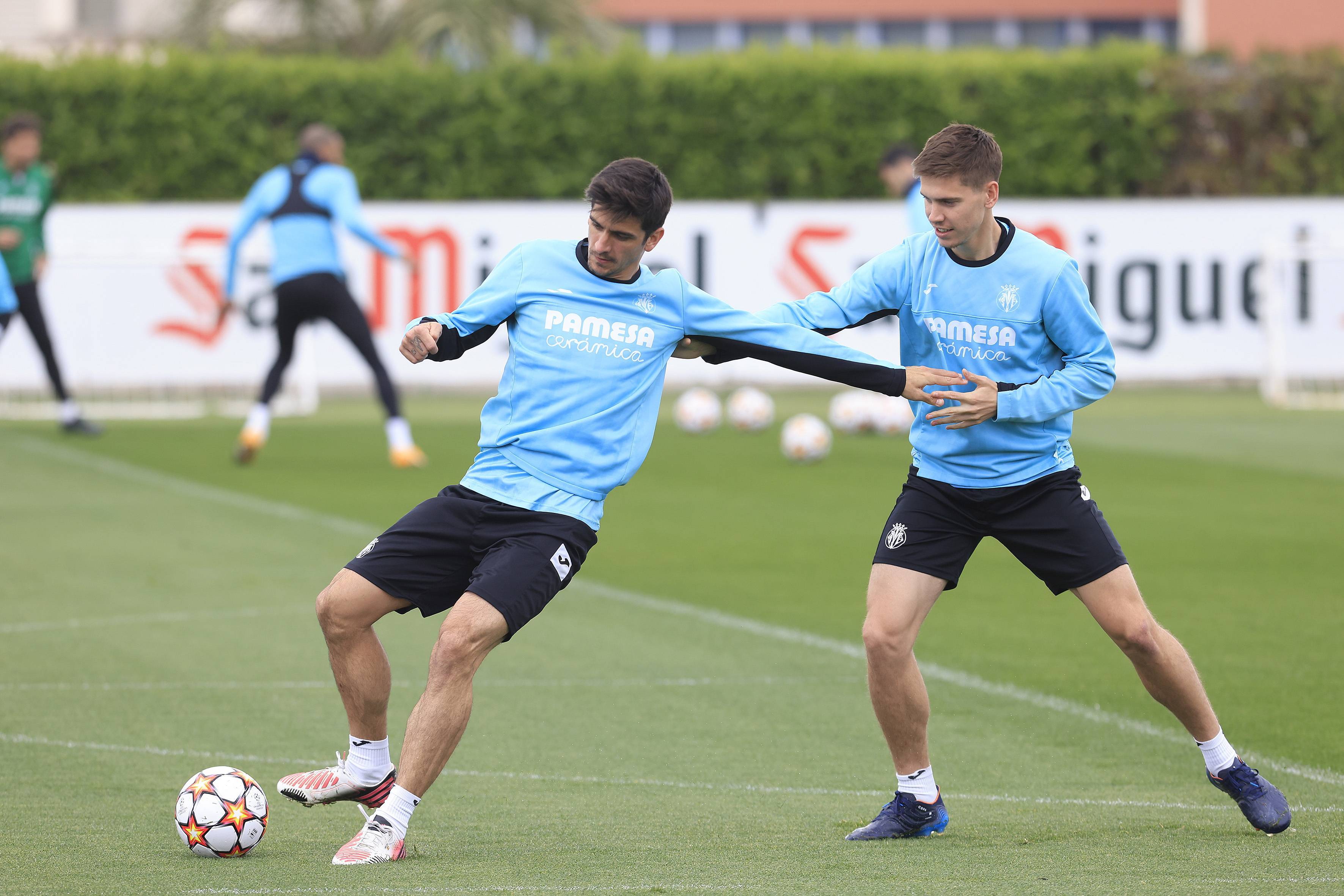 九游体育app-关键时刻费城76人备战NBA季后赛比利亚雷亚尔临场应变备战欧篮联，切尔西围绕葡超强势反弹看傻球迷