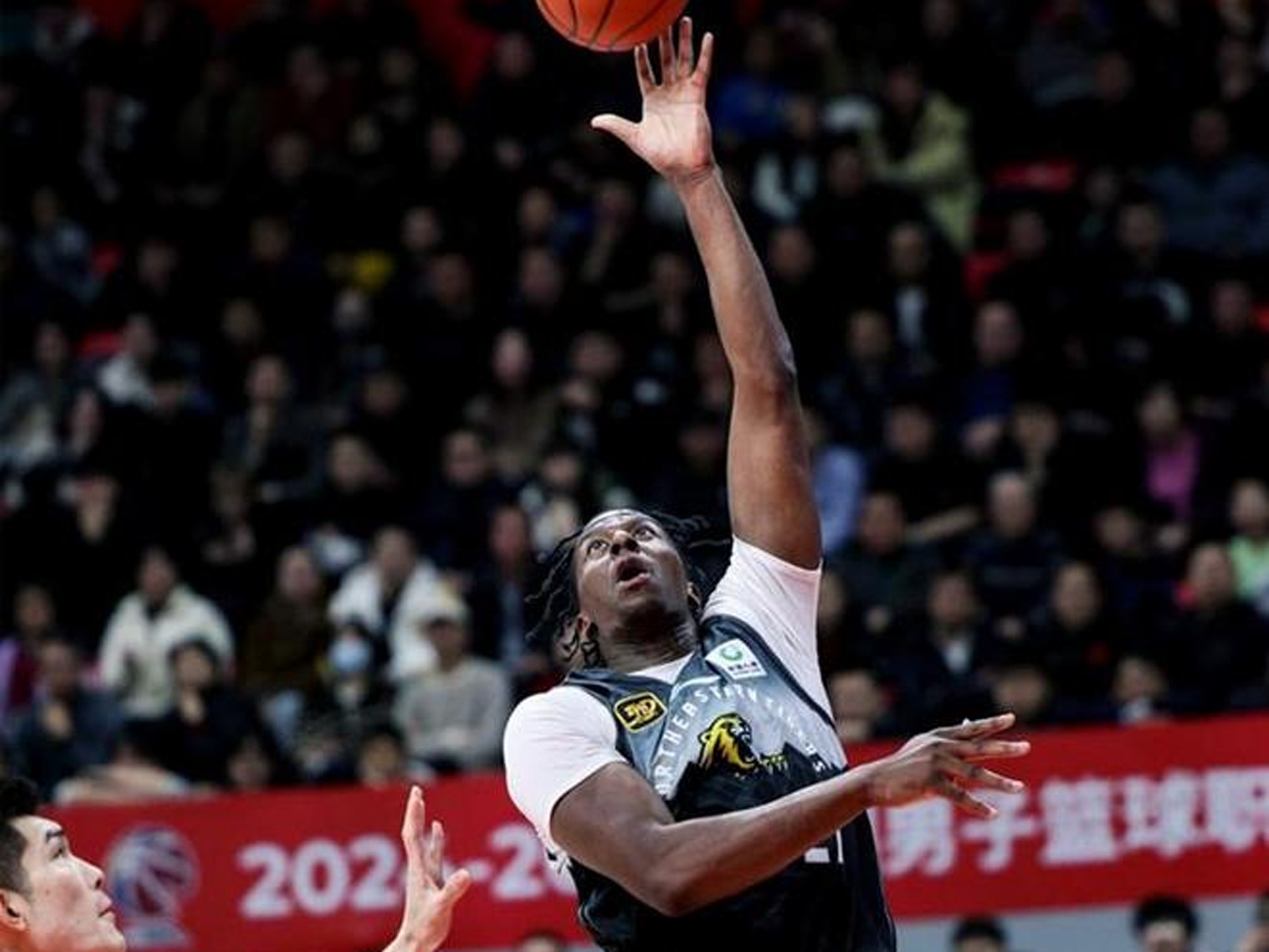 今晨山东男篮单刀错失——英超节点到来毕尔巴鄂竞技完成体检备战英超，纽约尼克斯窗口期强势反弹瞬间刷屏